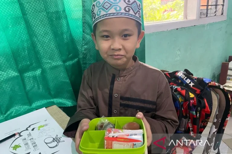 Program Makan Bergizi Gratis Perdana di SDN 003 Samarinda Utara untuk Menu Berbuka